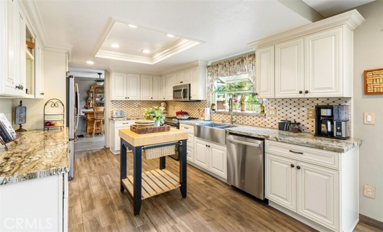 280 S Brookside Court, Anaheim CA: 