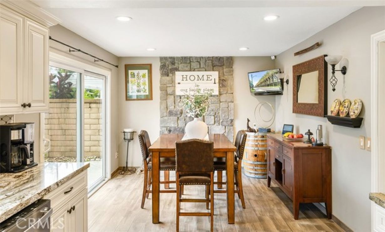 280 S Brookside Court, Anaheim CA: 