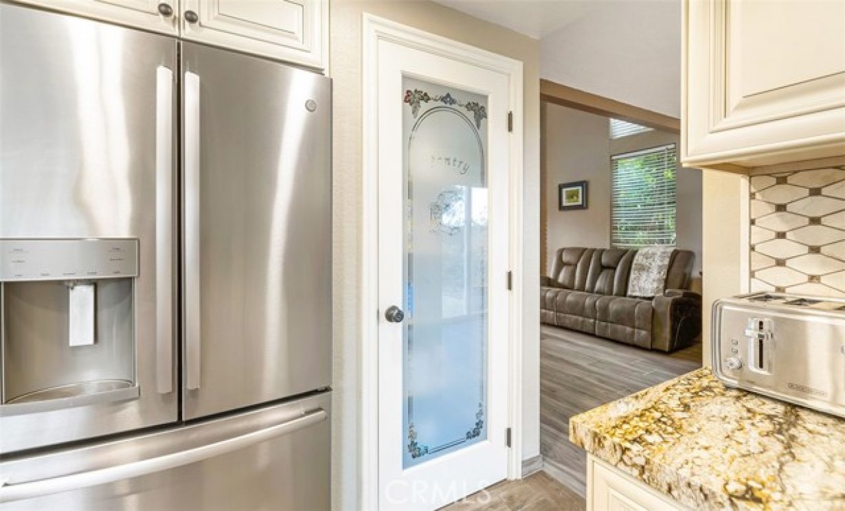 280 S Brookside Court, Anaheim CA: 