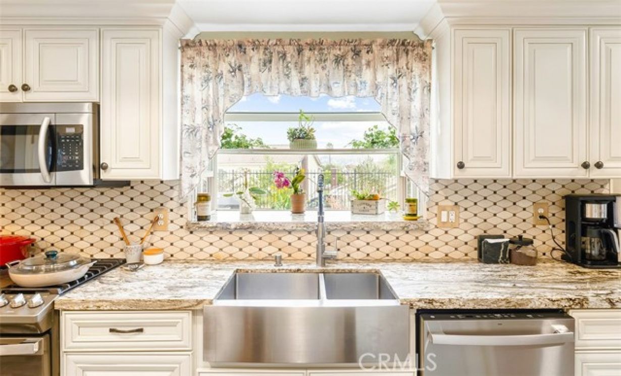 280 S Brookside Court, Anaheim CA: 