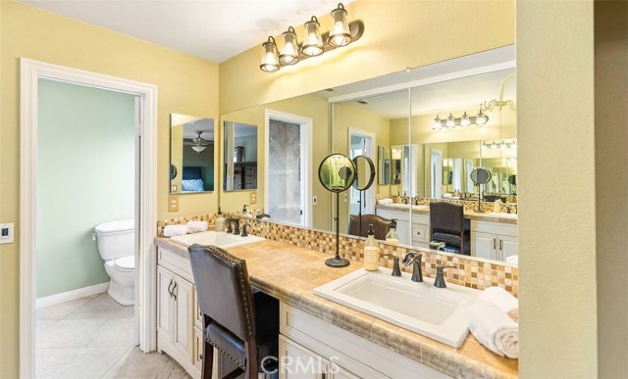 280 S Brookside Court, Anaheim CA: 