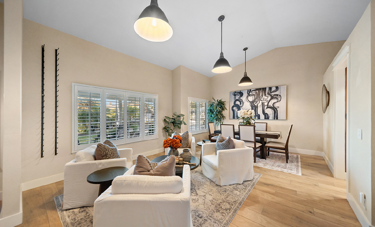 2490 Broken Lance Dr, Norco CA: 