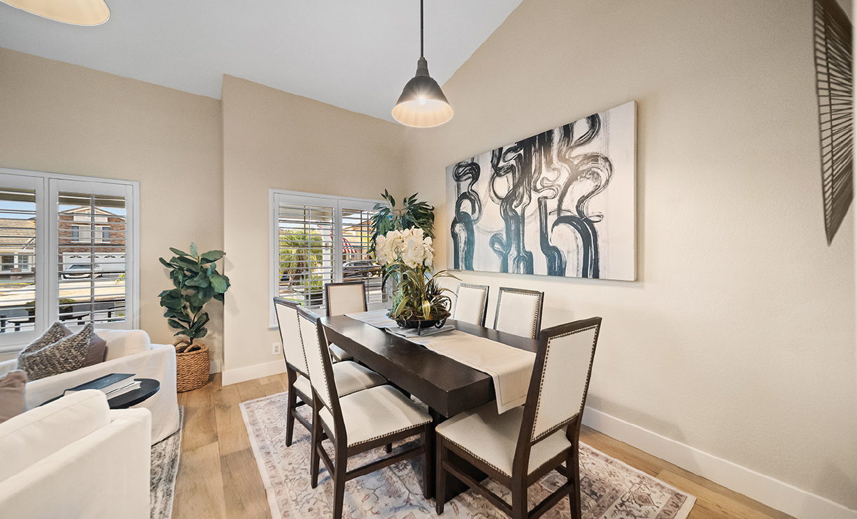 2490 Broken Lance Dr, Norco CA: 