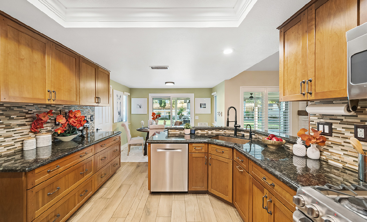 2490 Broken Lance Dr, Norco CA: 