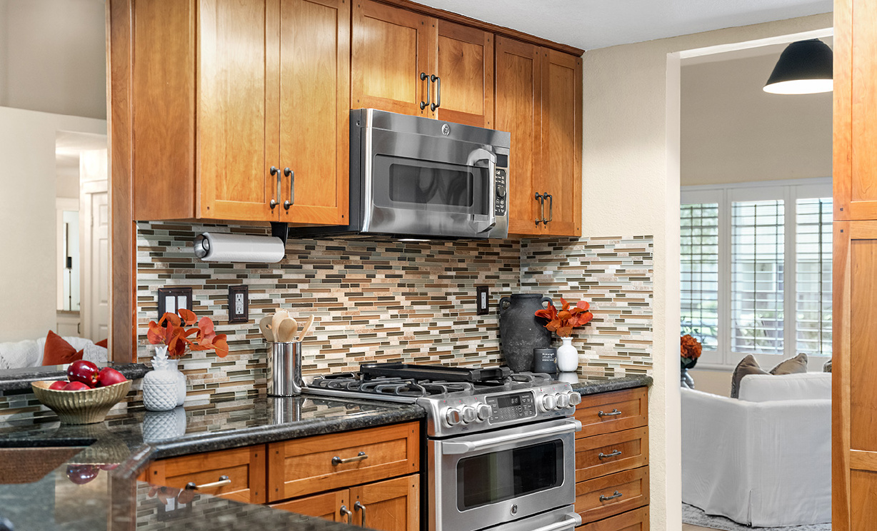 2490 Broken Lance Dr, Norco CA: 