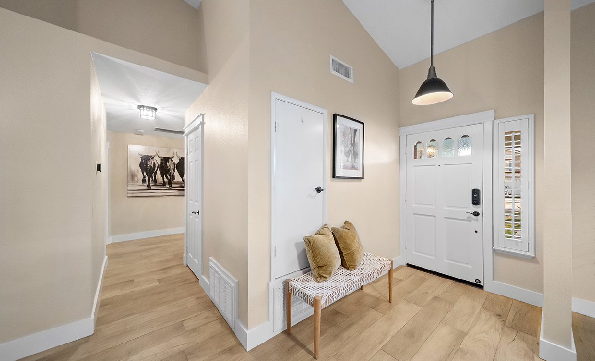 2490 Broken Lance Dr, Norco CA: 