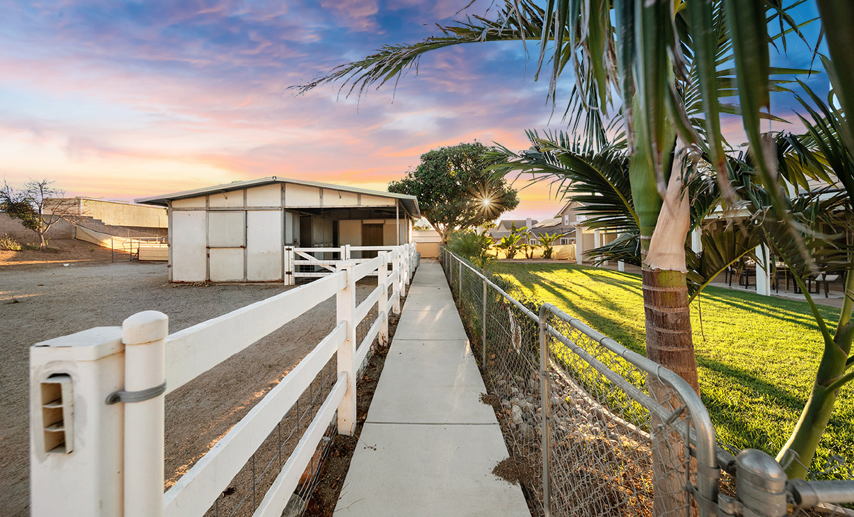 2490 Broken Lance Dr, Norco CA: 