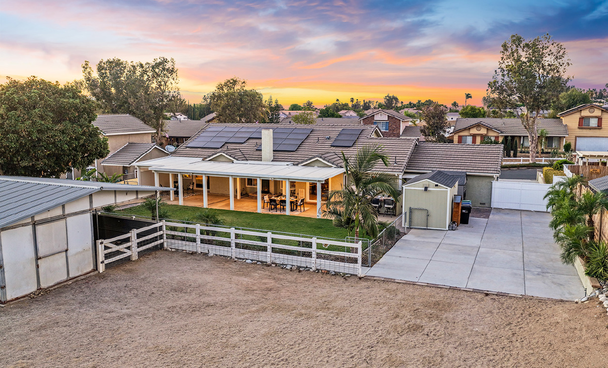 2490 Broken Lance Dr, Norco CA: 