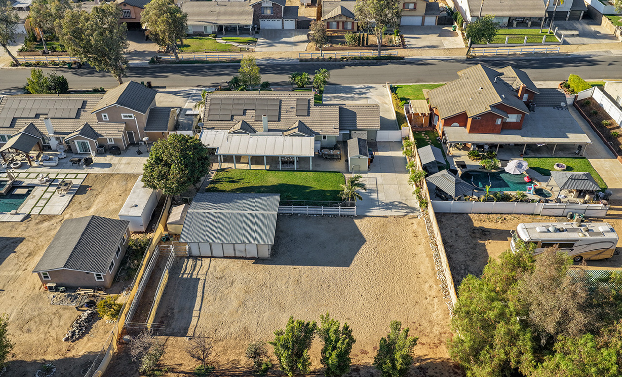 2490 Broken Lance Dr, Norco CA: 