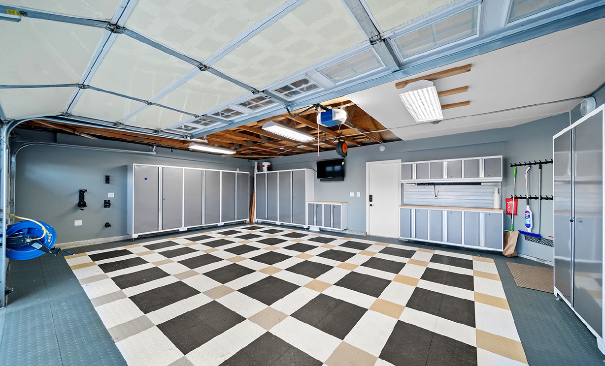 2490 Broken Lance Dr, Norco CA: 