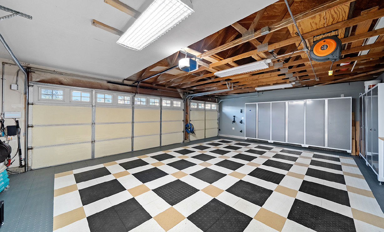 2490 Broken Lance Dr, Norco CA: 