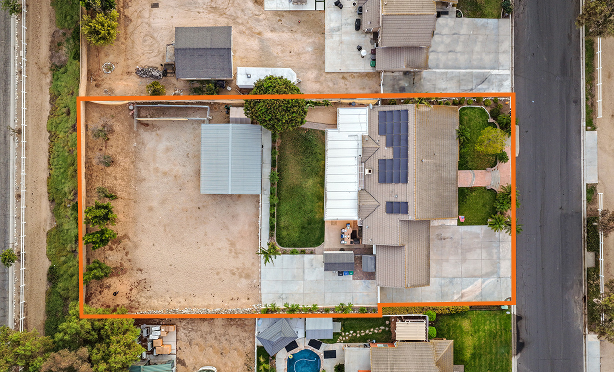 2490 Broken Lance Dr, Norco CA: 