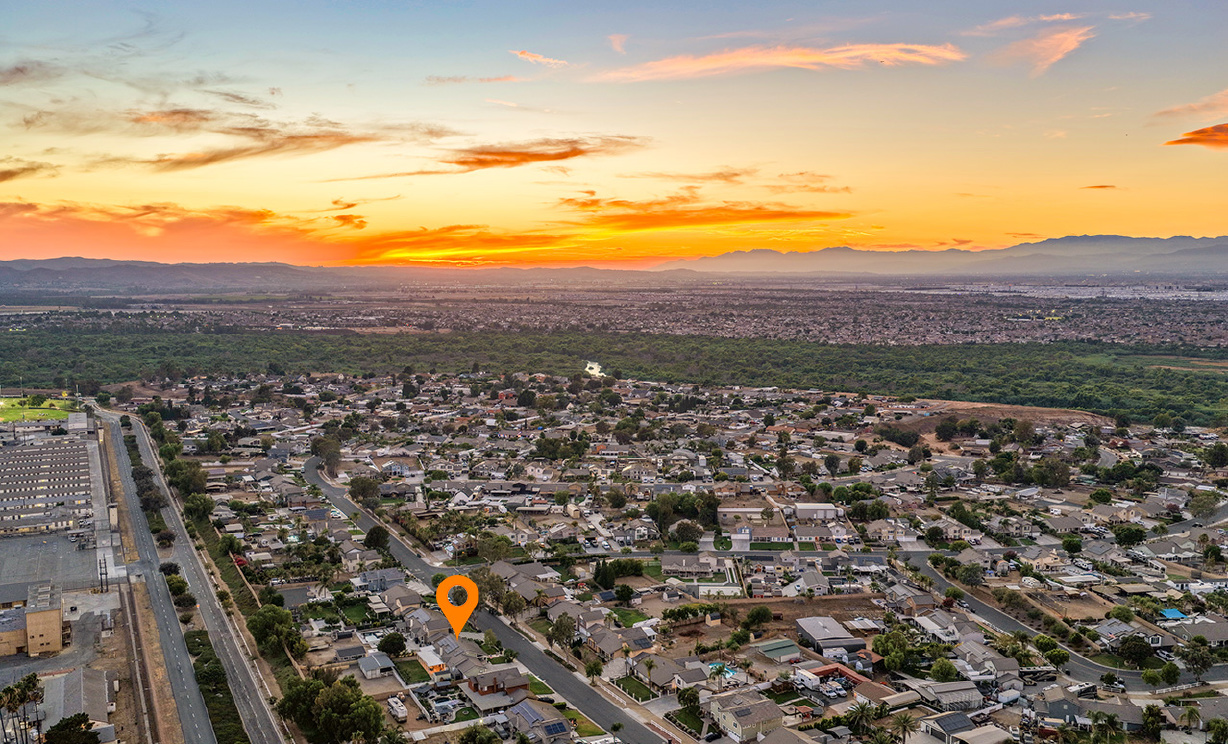 2490 Broken Lance Dr, Norco CA: 
