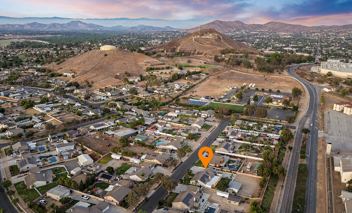 2490 Broken Lance Dr, Norco CA: 