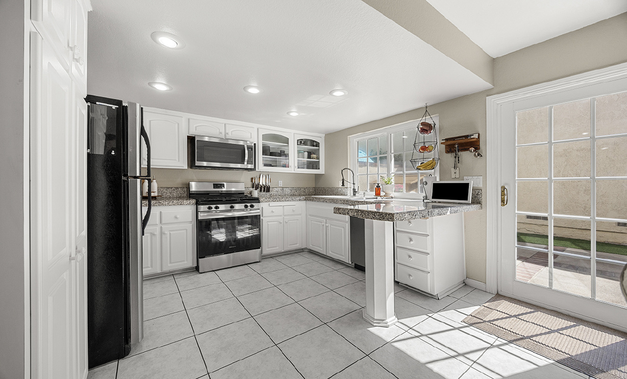 607 Santa Cruz Ct, San Dimas CA:
