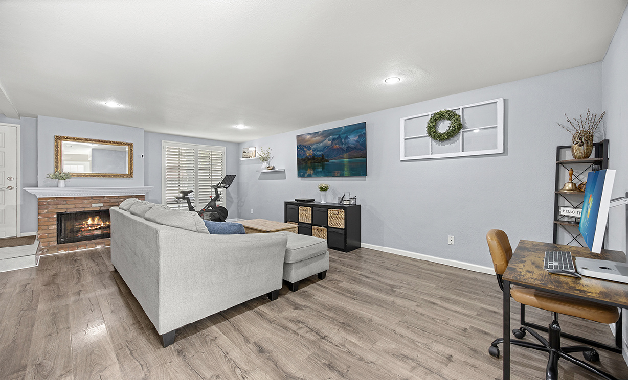 607 Santa Cruz Ct, San Dimas CA: