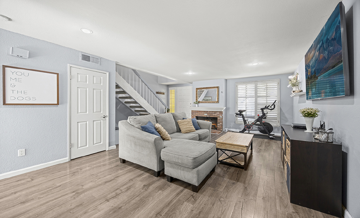 607 Santa Cruz Ct, San Dimas CA:
