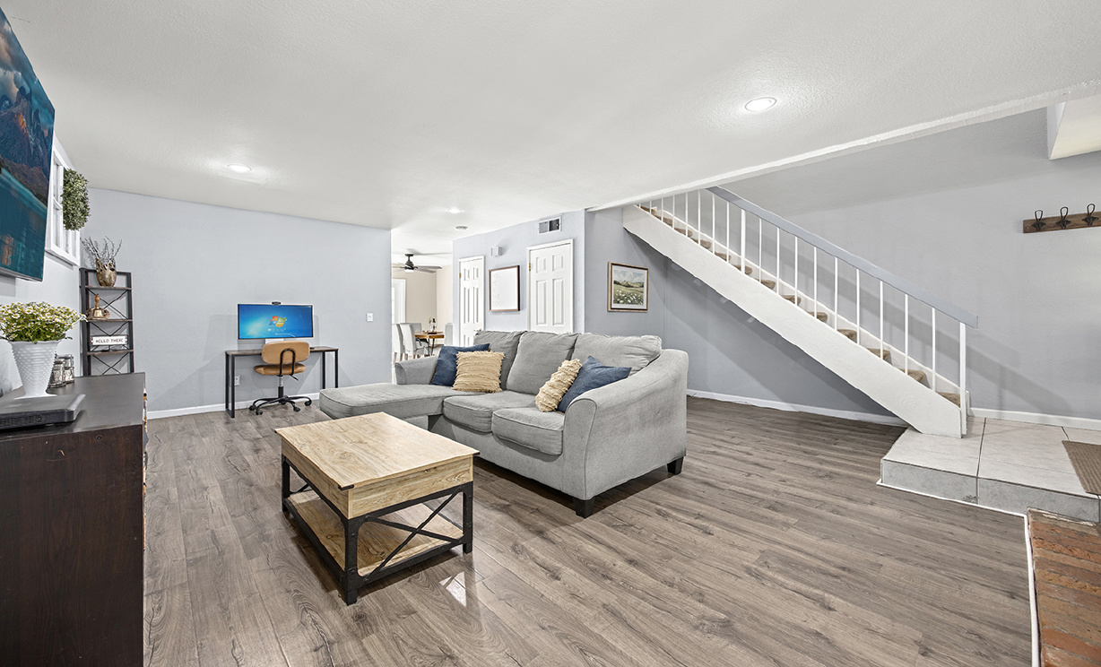 607 Santa Cruz Ct, San Dimas CA: