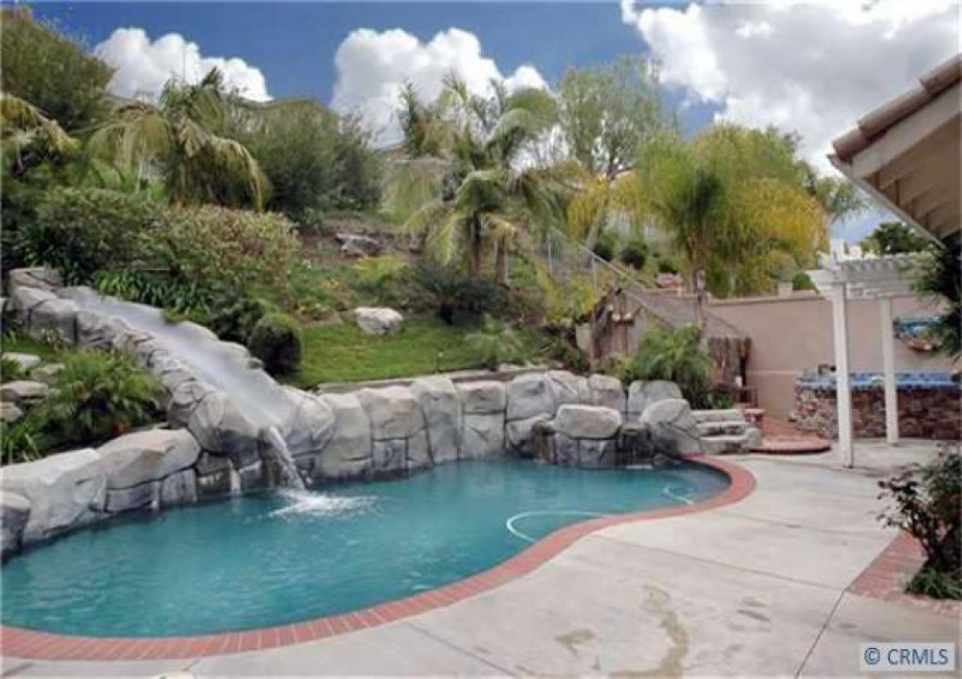 956 S Creekview Ln, Anaheim Hills CA: 